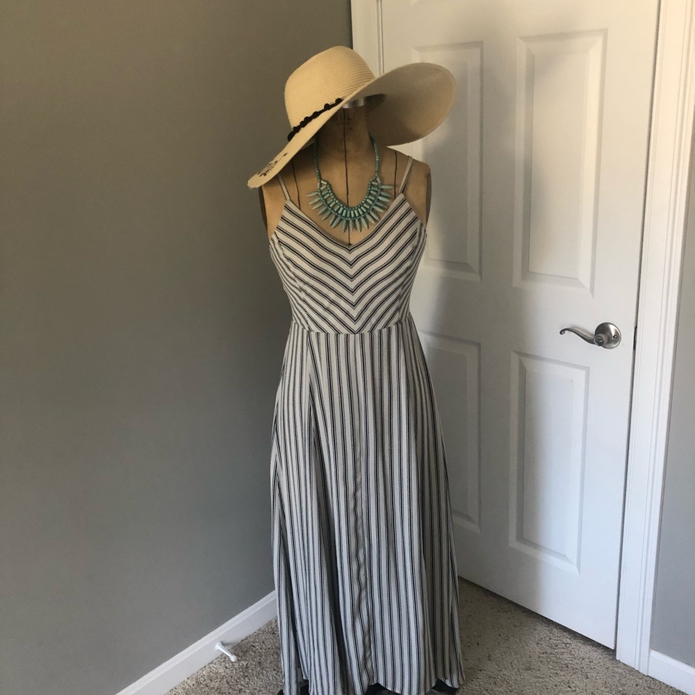 Line + Dot Ville High Low Maxi with slit